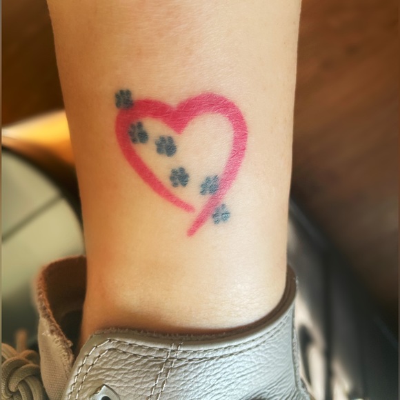 NWT - All We Need is Love! Paw Print Long Sleeve T-Shirts - Picture 4 of 4